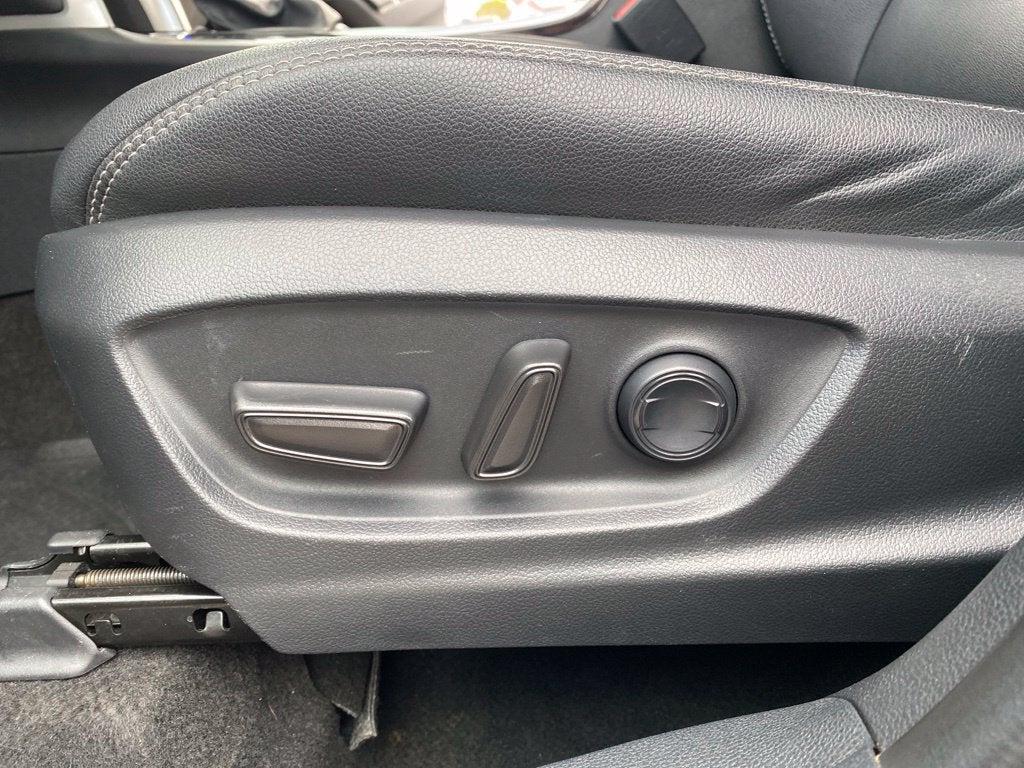 2024 Toyota Corolla Cross XLE POWER DRIVERS SEAT / HEATED SEATS
