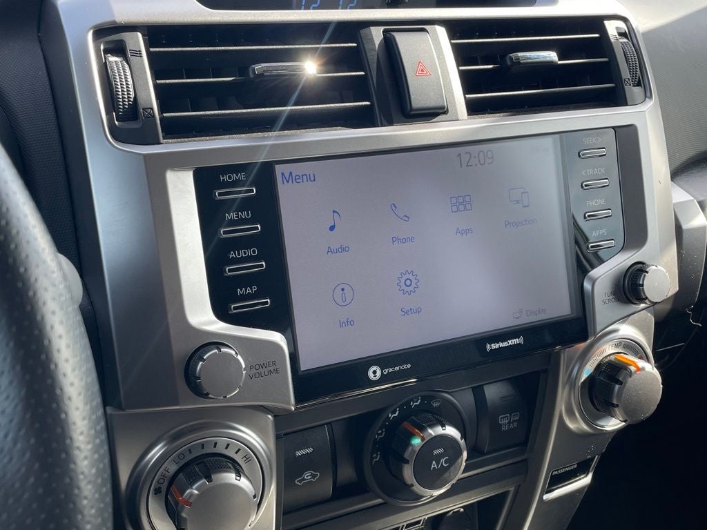 2023 Toyota 4Runner SR5 4X4 / ONE OWNER