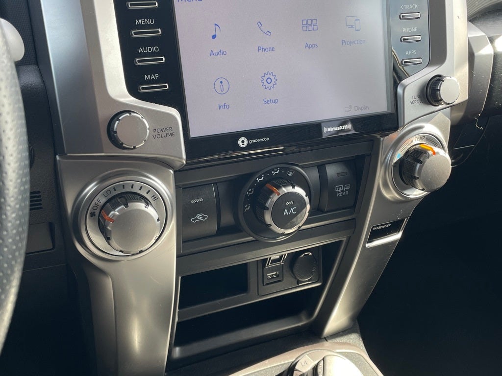 2023 Toyota 4Runner SR5 4X4 / ONE OWNER