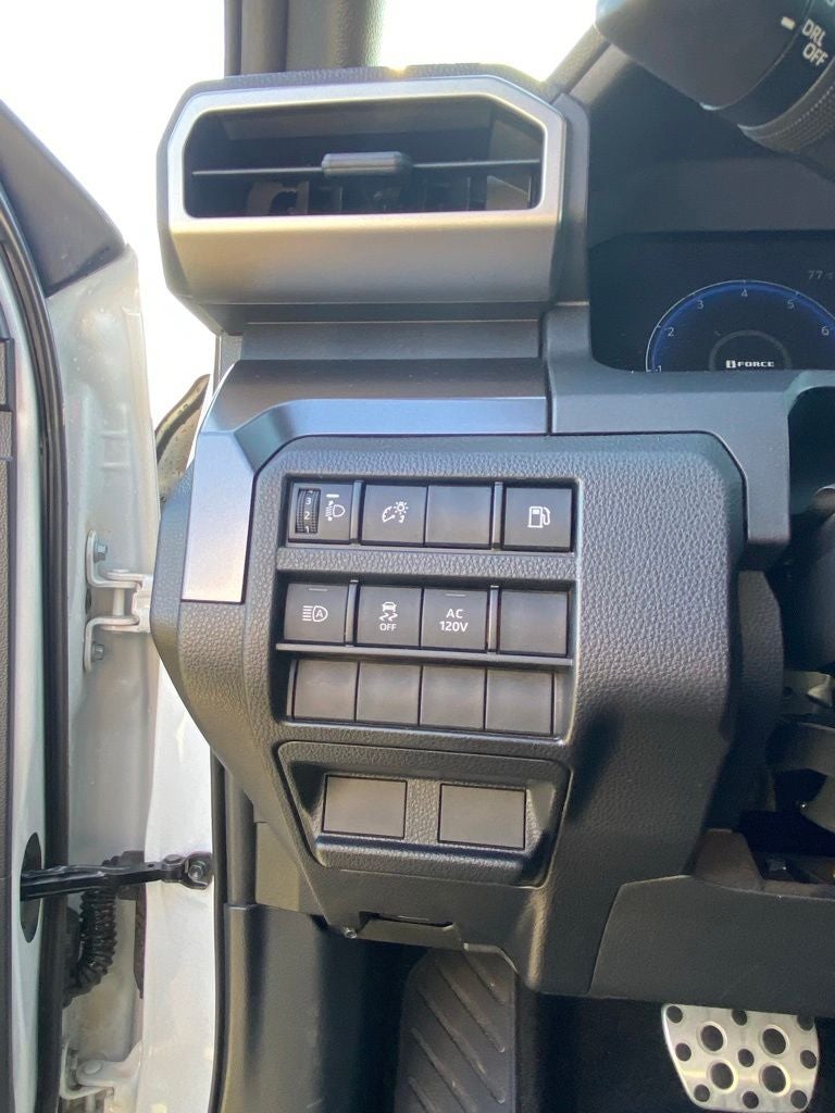 2025 Toyota 4Runner TRD SPORT / 4X4 / ONE OWNER