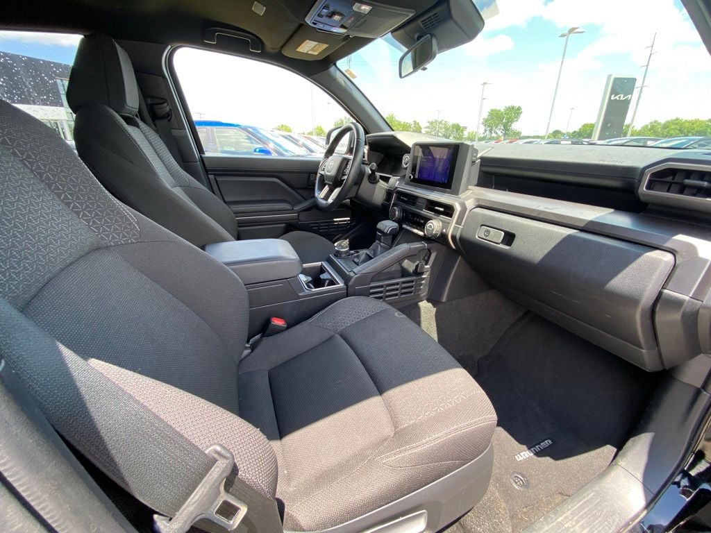 2025 Toyota 4Runner SR5 4X4 / ONE OWNER