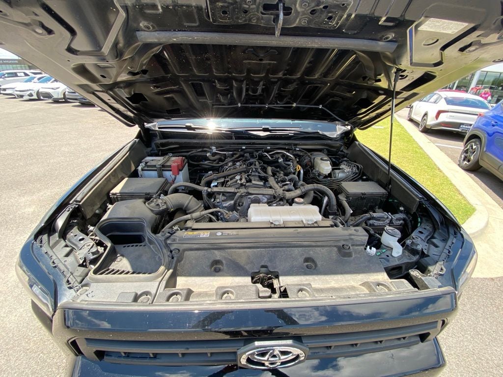 2025 Toyota 4Runner SR5 4X4 / ONE OWNER