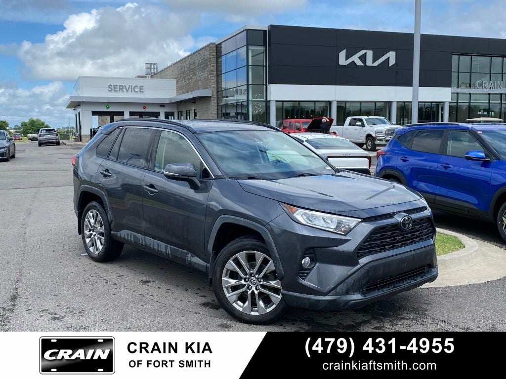 2021 Toyota RAV4 XLE Premium CLEAN CARFAX / ONE OWNER / MOONROOF