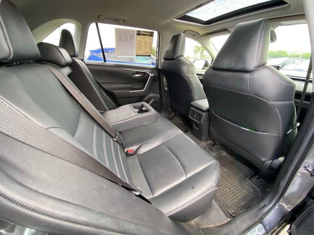 2021 Toyota RAV4 XLE Premium CLEAN CARFAX / ONE OWNER / MOONROOF