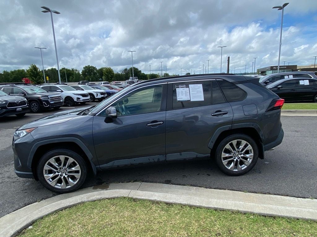 2021 Toyota RAV4 XLE Premium CLEAN CARFAX / ONE OWNER / MOONROOF