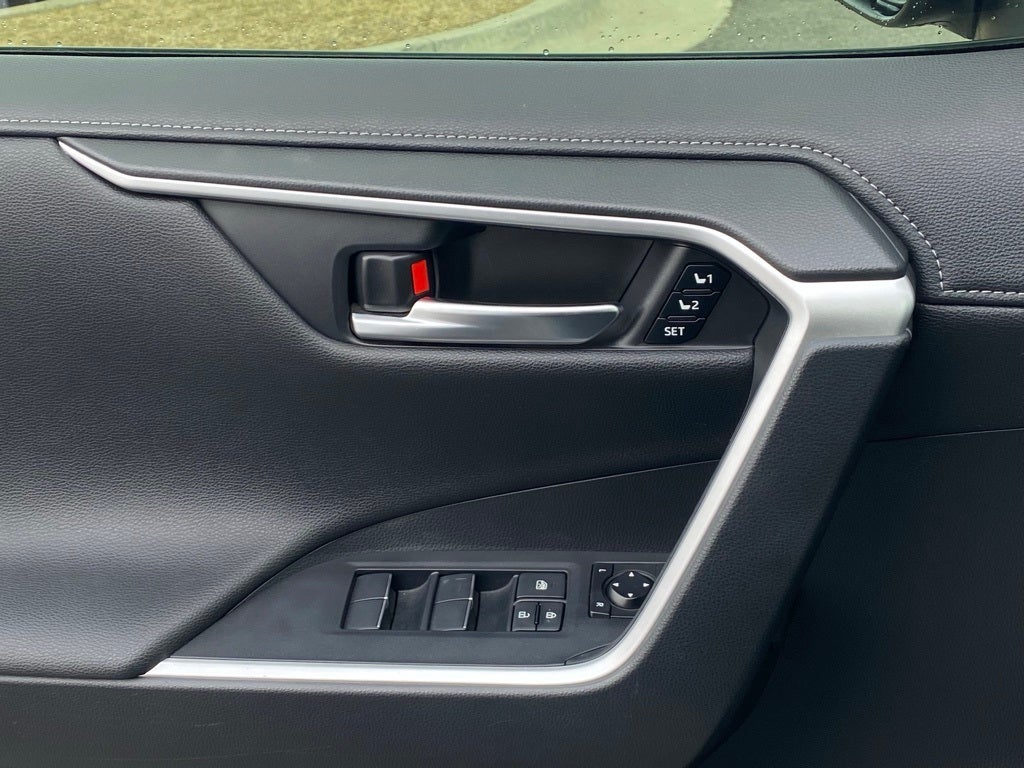 2019 Toyota RAV4 Limited AWD / LEATHER / SUNROOF