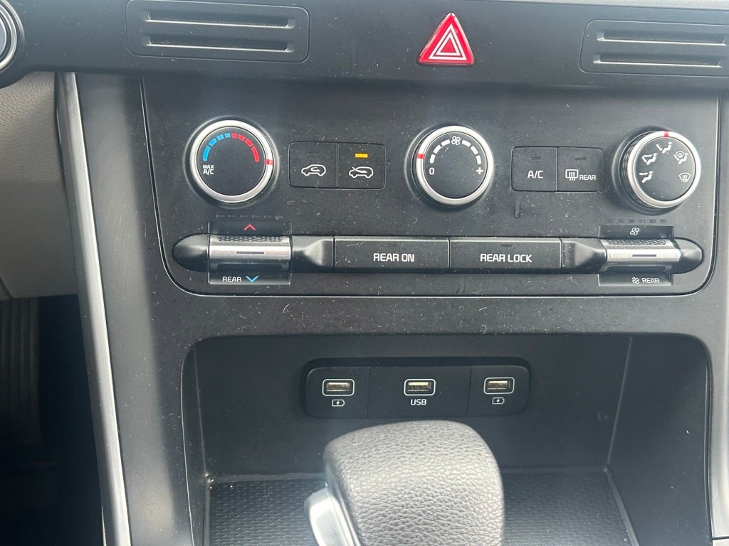 2023 Kia Carnival LX CPO / 3RD ROW