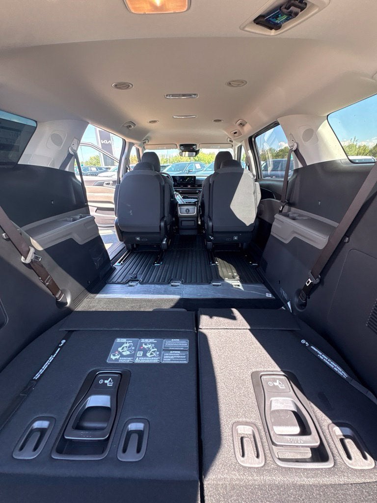 2027 Kia Carnival LX