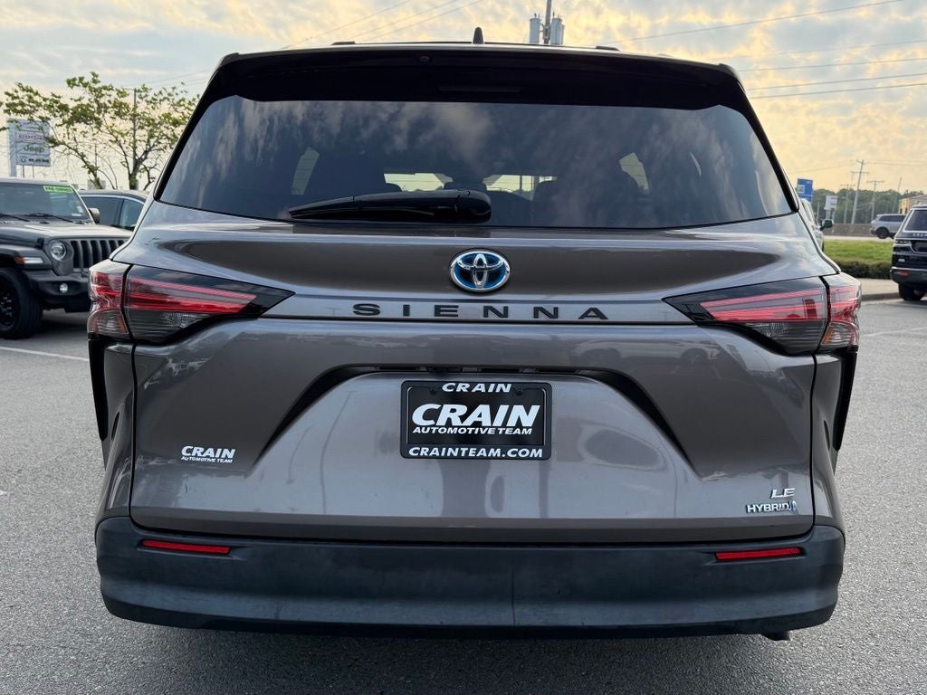 2022 Toyota Sienna LE 8 Passenger