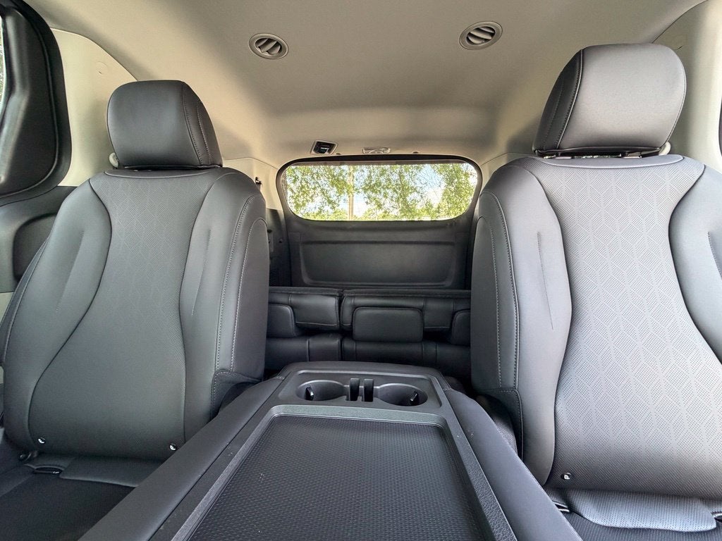 2027 Kia Carnival LX