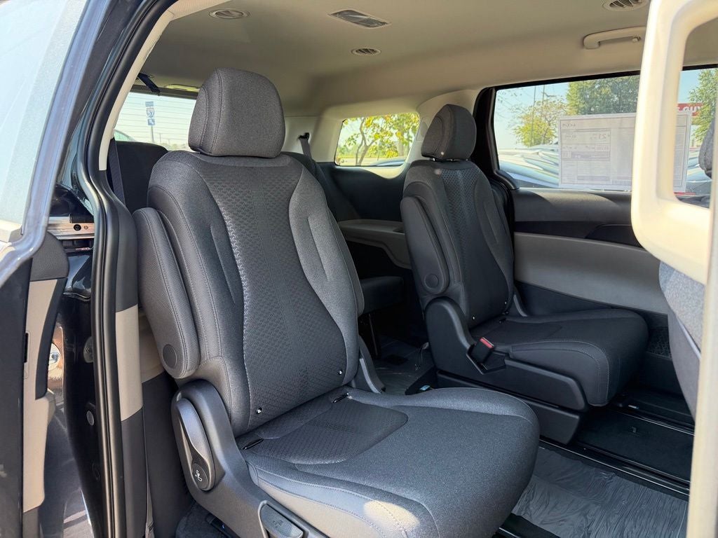 2027 Kia Carnival LX