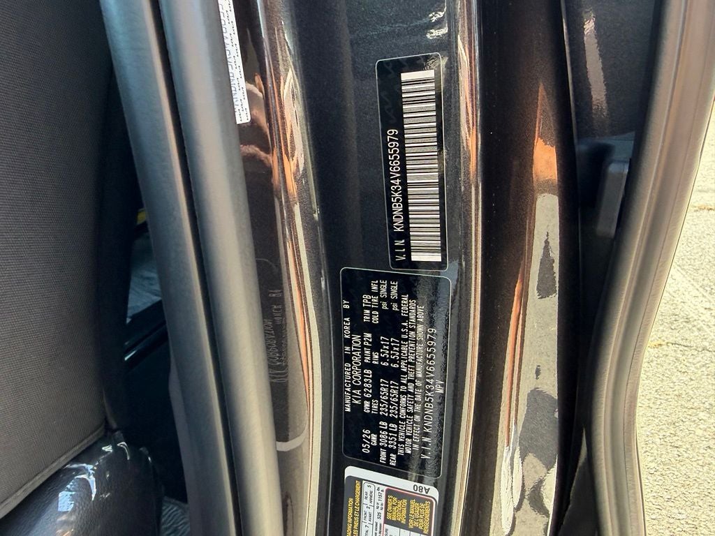 2027 Kia Carnival LX