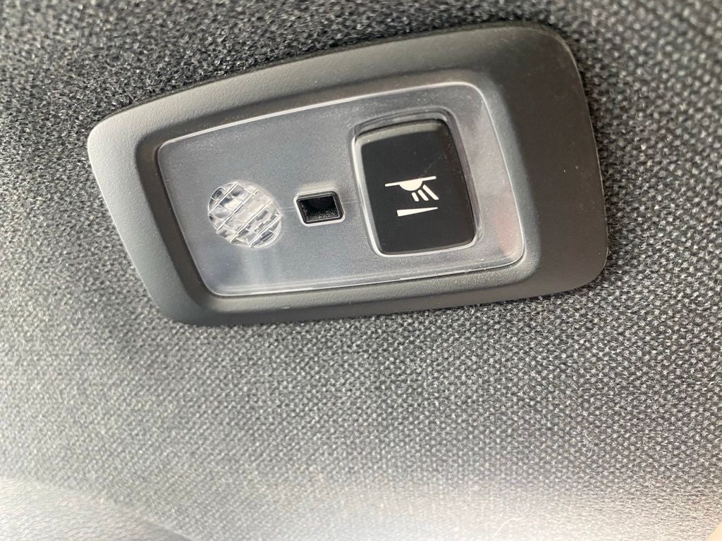 2021 Volvo XC40 R-Design *Advanced Package/Climate Package