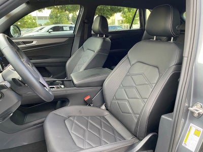 2025 Volkswagen Atlas Cross Sport 2.0T SE w/Technology