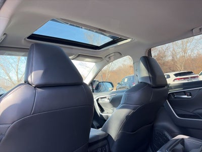 2021 Toyota RAV4 XLE Premium 1-OWNER