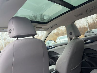 2024 Volkswagen Taos 1.5T SE Clean CARFAX 1-Owner