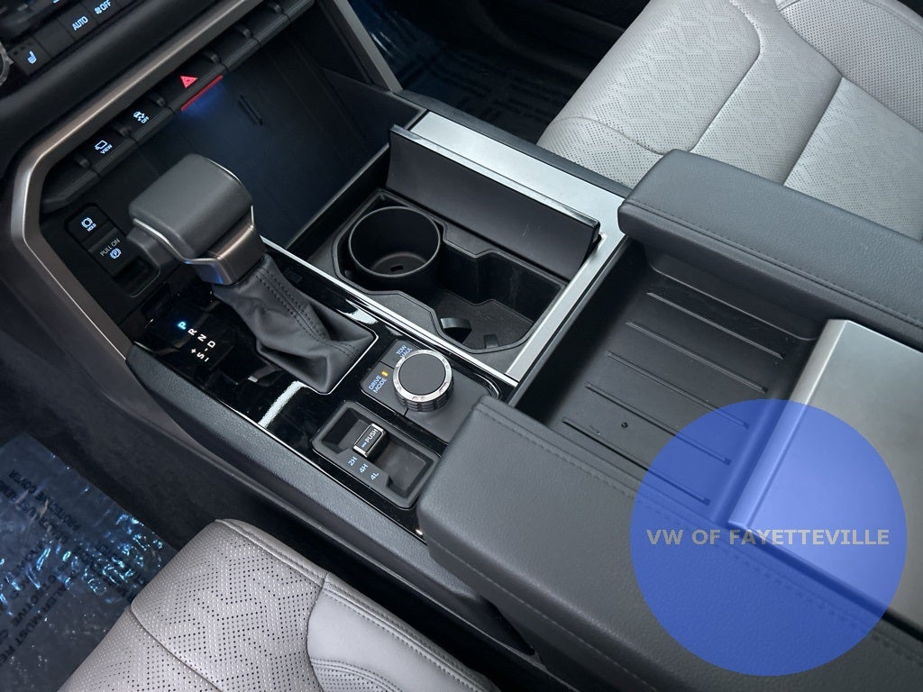 2024 Toyota Sequoia SR5 LEATHER ROOF 4x4 8 Passenger, 1 OWNER CLEAN CARFAX