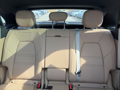 2023 Porsche Cayenne Platinum Edition