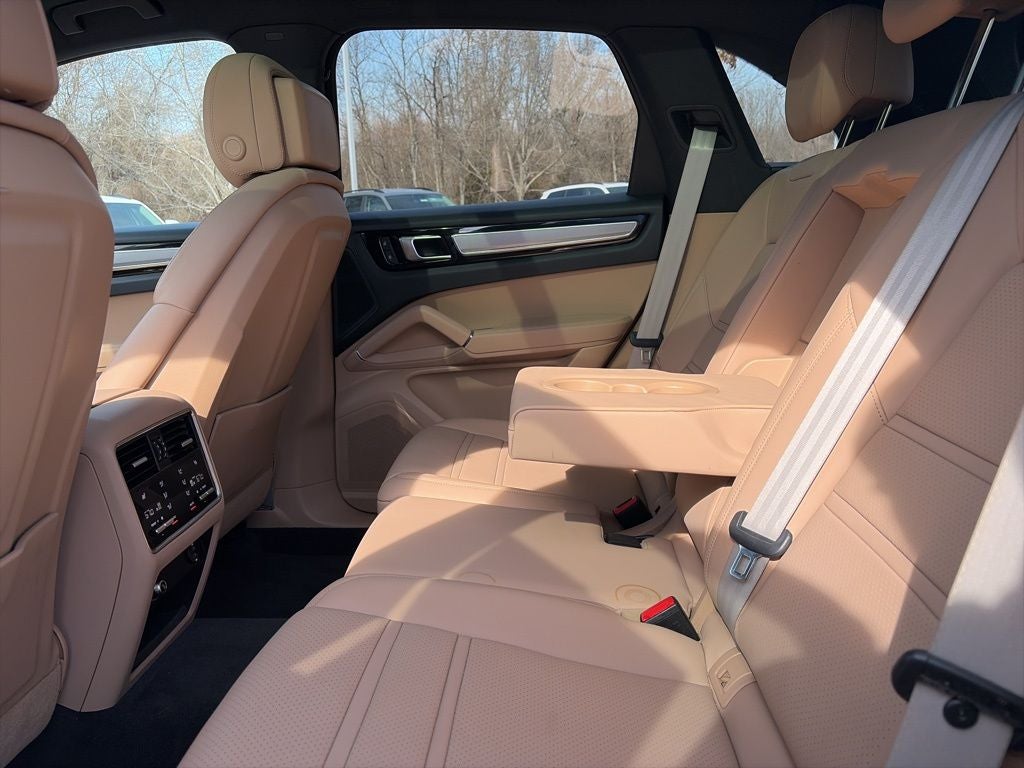 2023 Porsche Cayenne Platinum Edition