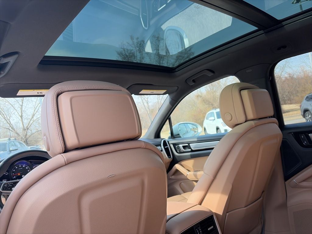 2023 Porsche Cayenne Platinum Edition