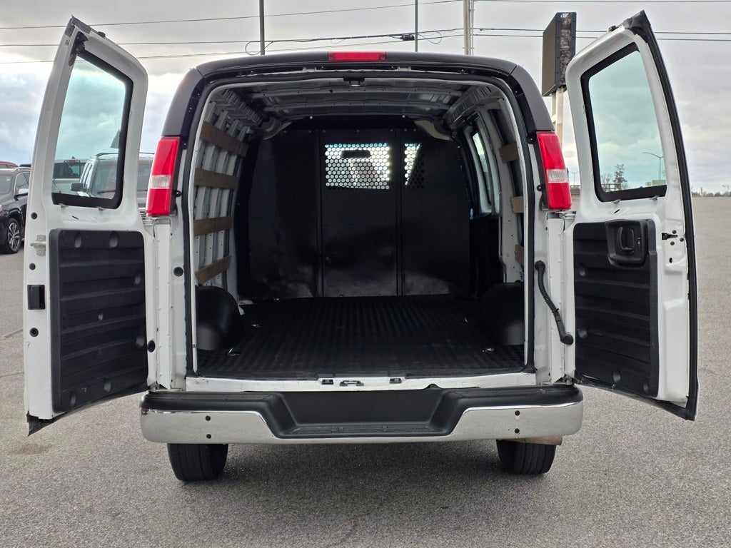 2023 GMC Savana 2500 Work Van