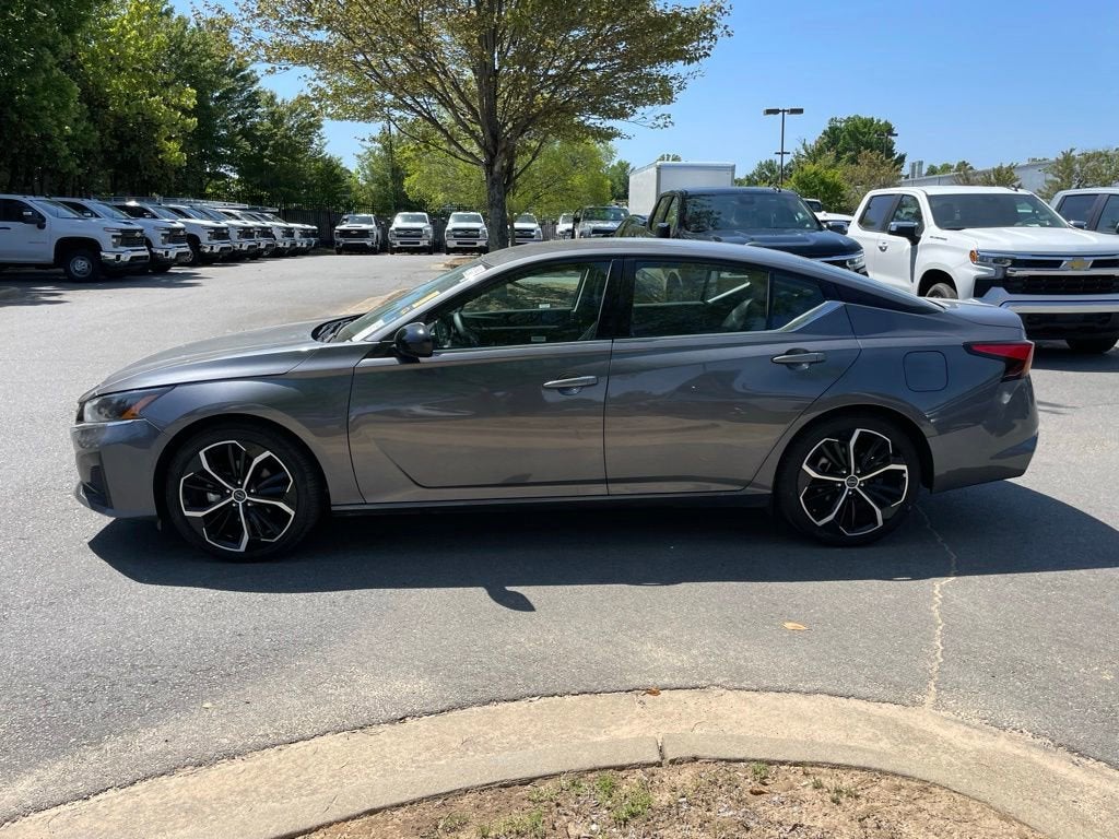 2025 Nissan Altima SR