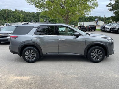 2022 Nissan Pathfinder SV