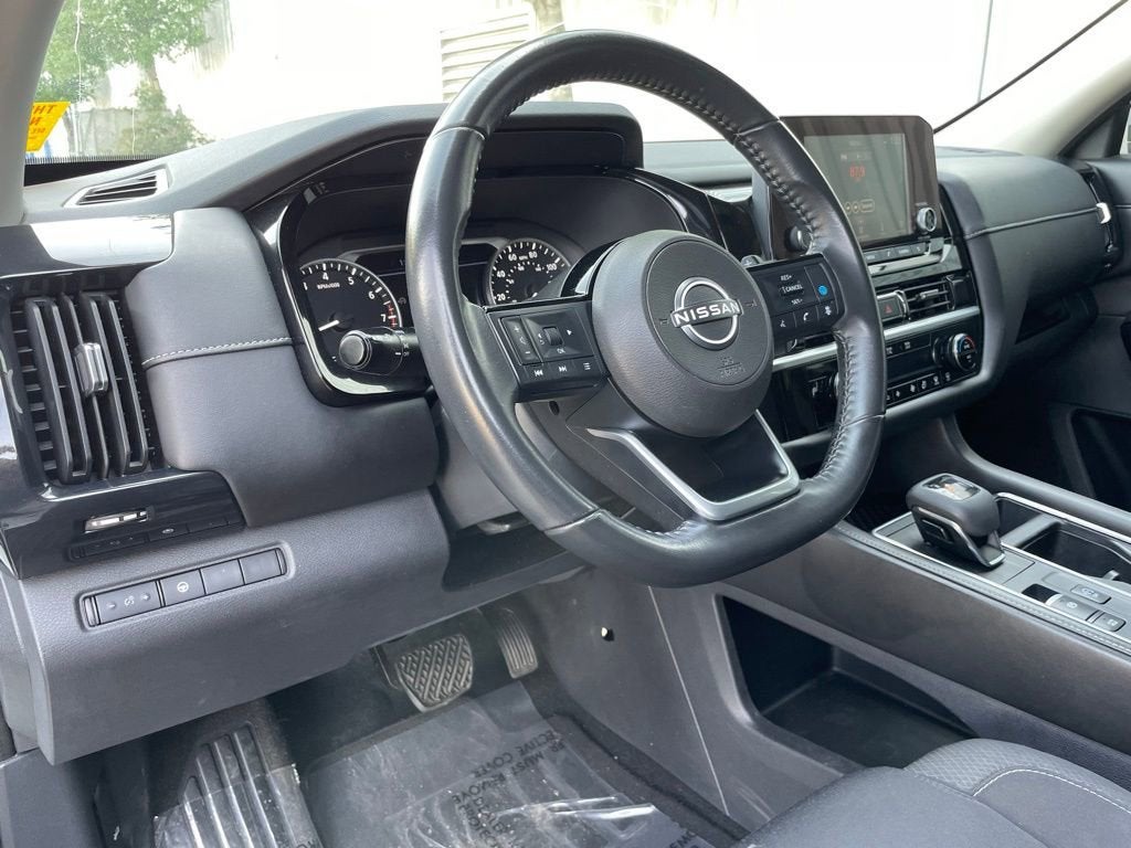 2022 Nissan Pathfinder SV