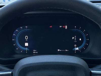 2025 Volvo XC40 Core Bright Theme