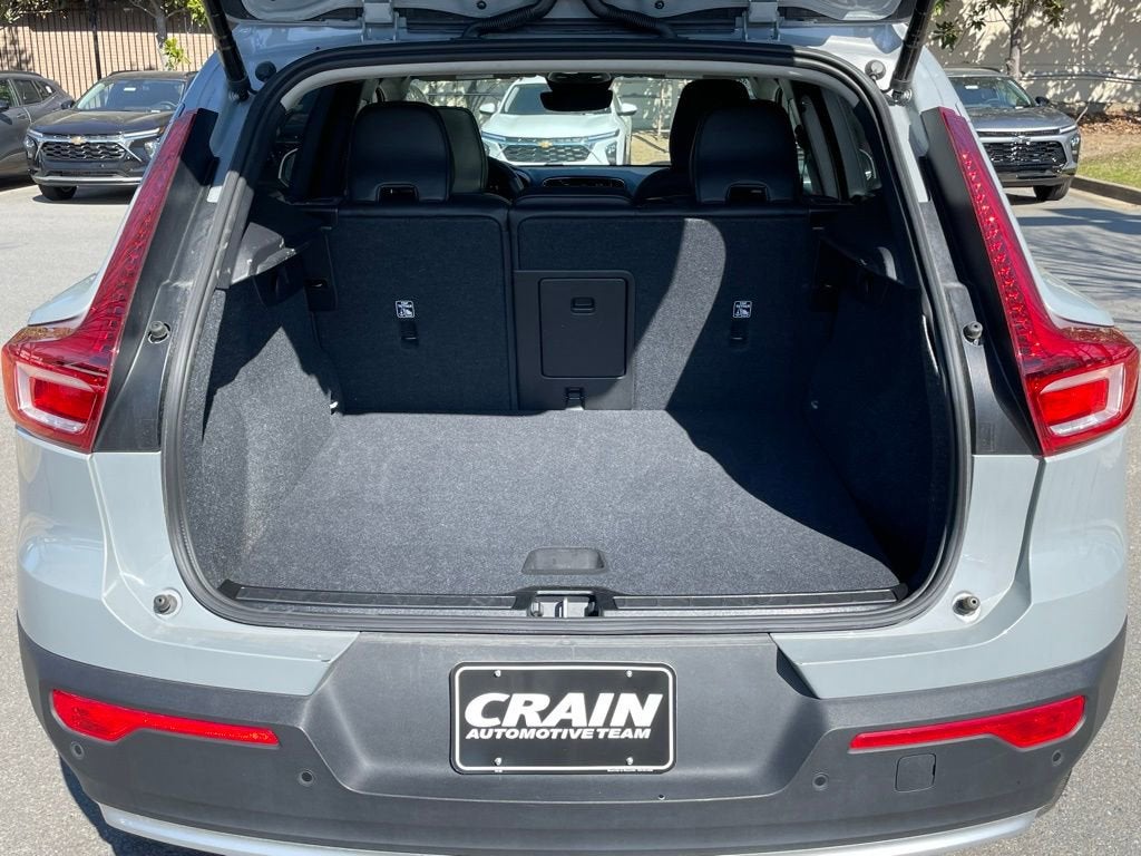 2025 Volvo XC40 Core Bright Theme