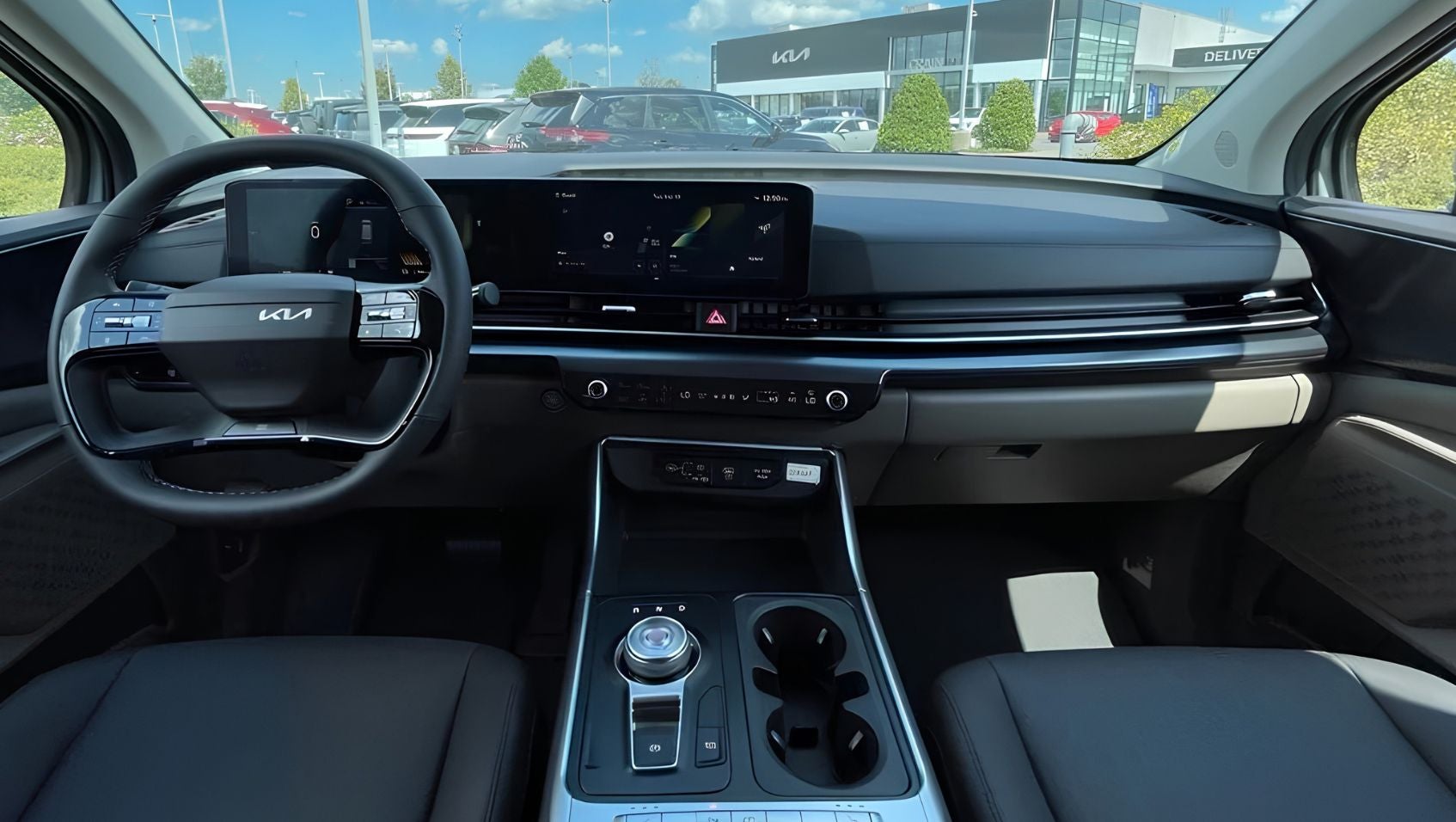 2027 Kia Carnival Hybrid Interior at Crain Kia of Conway